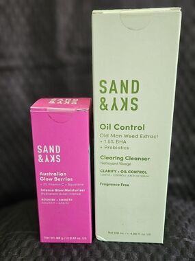 Sand & Sky Austrailian Glow Berries And Oil Control Cleanser
